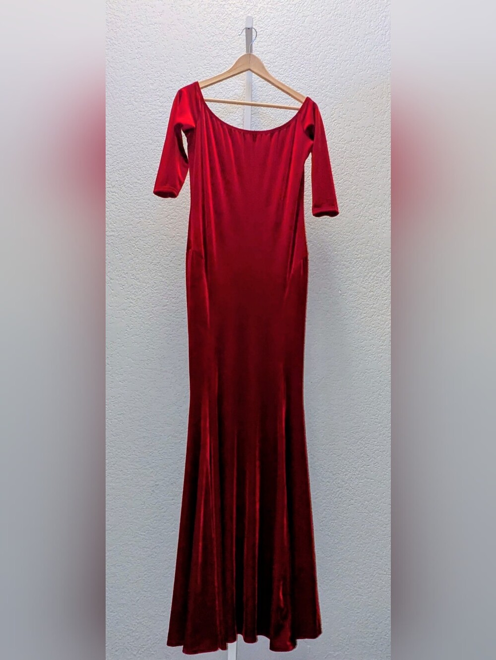 Pyramid Collection L red velvet sexy dress! Femme fatale!